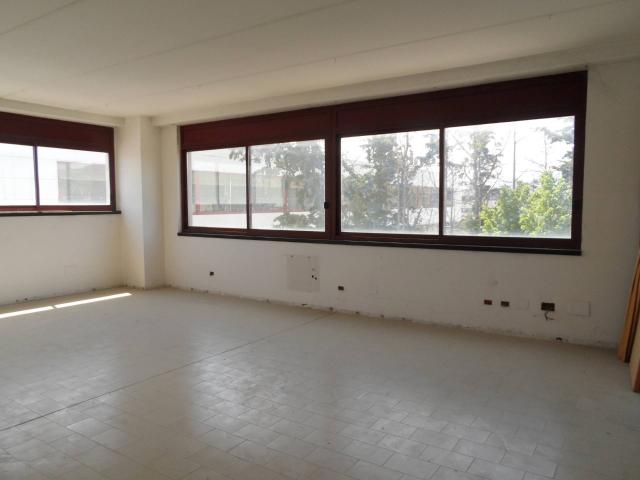 Ufficio in vendita a Porto d'Ascoli centro, Marche