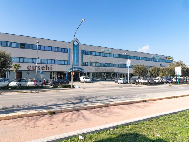 Ufficio in vendita a Porto d'Ascoli centro, Marche