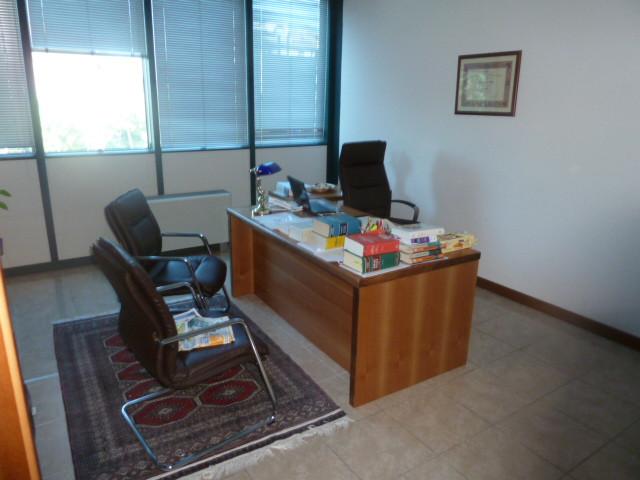 Ufficio in vendita a Marina di sotto, Marche