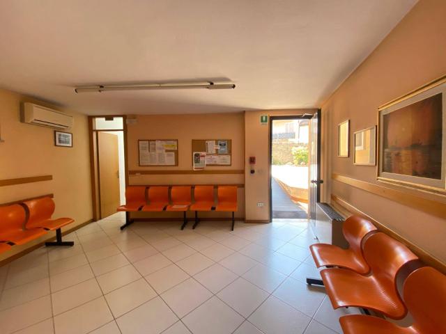 Ufficio in vendita a Domegliara, Sant'ambrogio Di