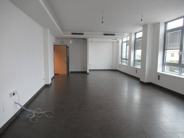 Ufficio in vendita a Villa Raspa, Spoltore