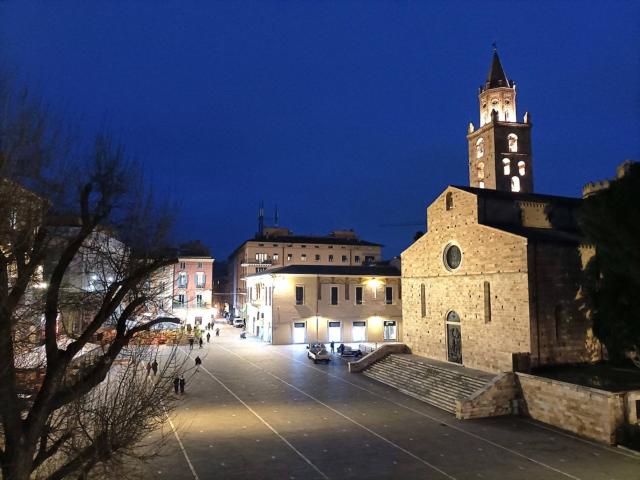 Locale Commerciale in vendita a San Giorgio, Teramo