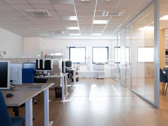 Ufficio in vendita a Treviso, Veneto