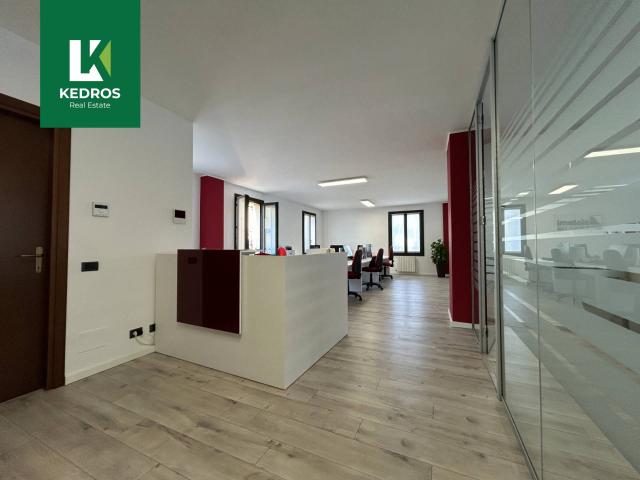 Ufficio in vendita a Valle Olona, Varese