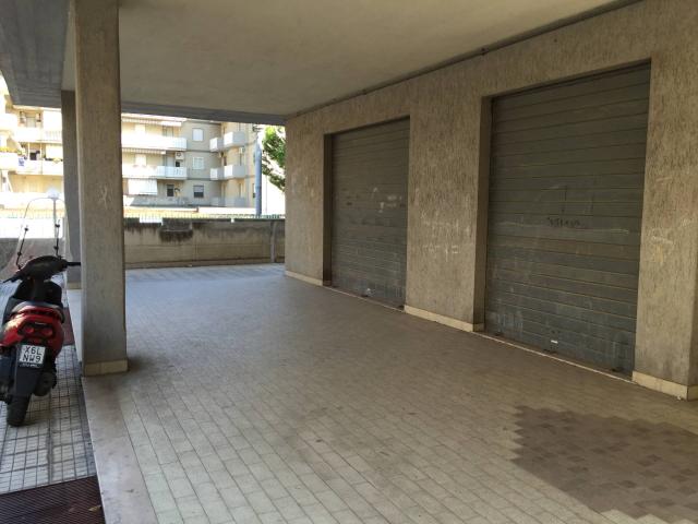 Locale Commerciale in vendita a San Paolo, Vasto