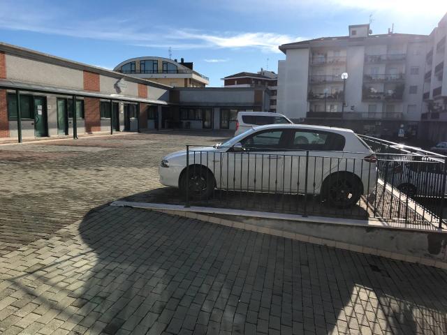 Locale Commerciale in vendita a San Paolo, Vasto