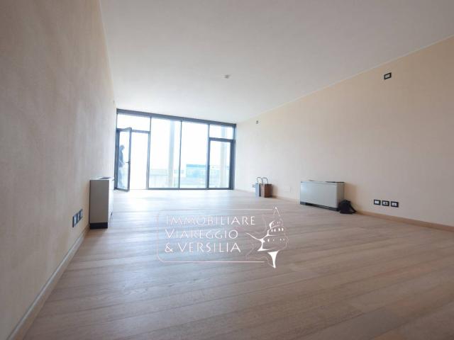 Capannone in vendita a Bicchio, Viareggio