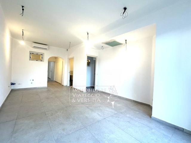 Capannone in vendita a Viareggio, Toscana