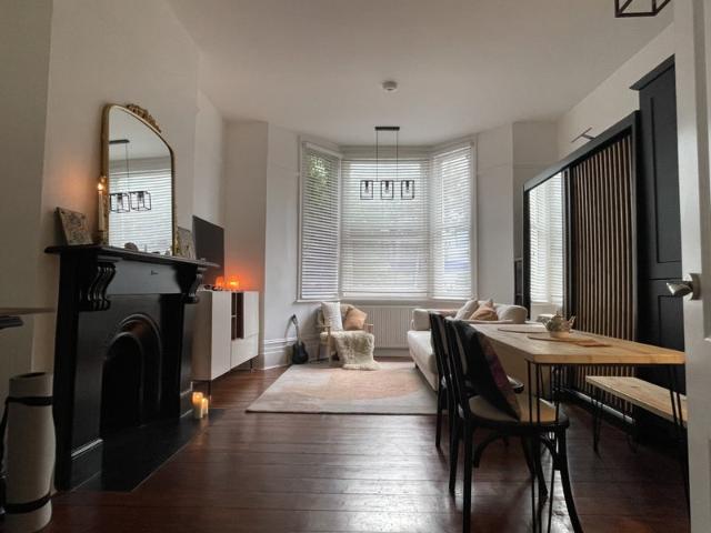 Apartment for rent in Highbury, Greater London