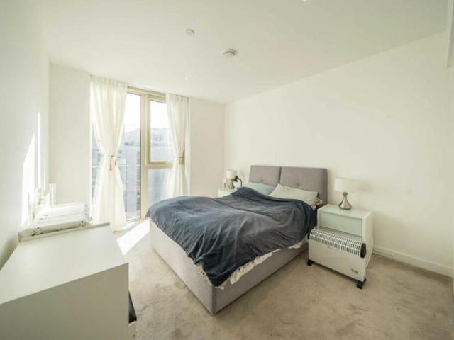 Apartment for rent in Royal Wharf, Greater London