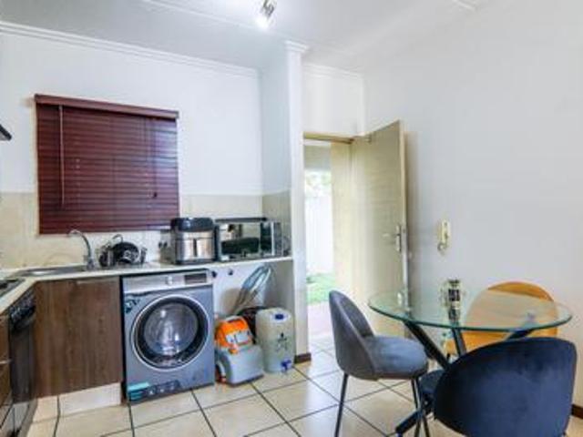 Apartment for sale in Sandton, City of Johannesburg Metropolitan Municipality