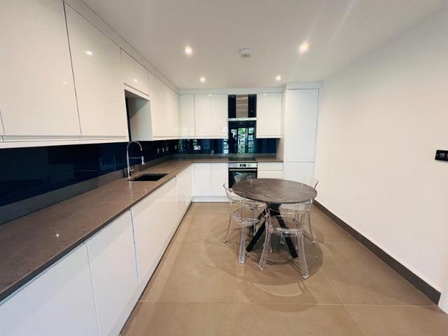 Apartment for rent in Mile End, Greater London