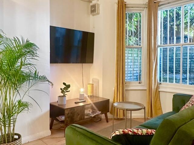 Apartment for rent in Brompton, Greater London