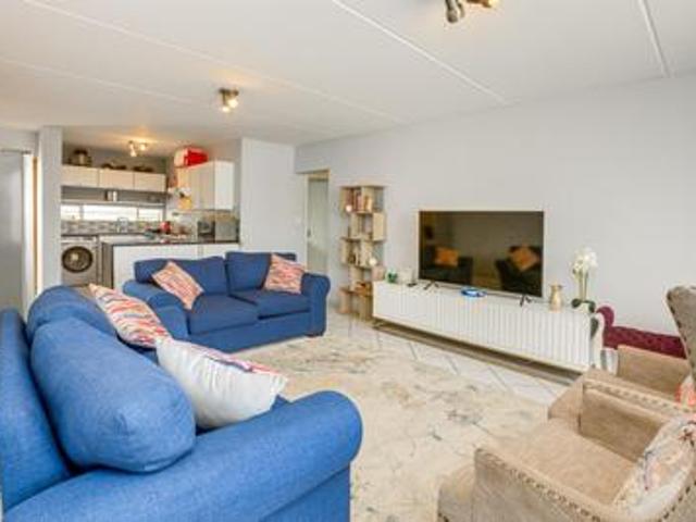 Apartment for sale in Sandton, City of Johannesburg Metropolitan Municipality