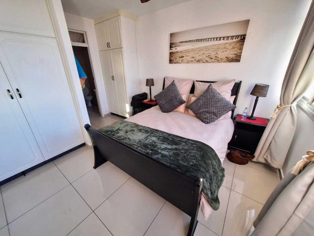 Apartment for sale in Amanzimtoti, Kwazulu-natal