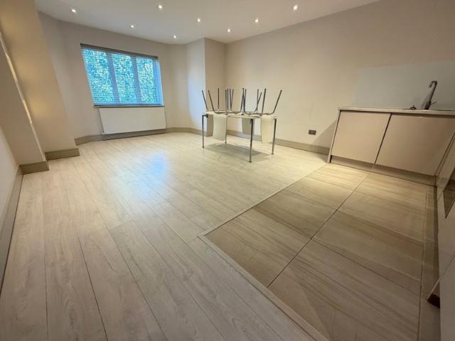 Apartment for rent in Blackhills, Surrey