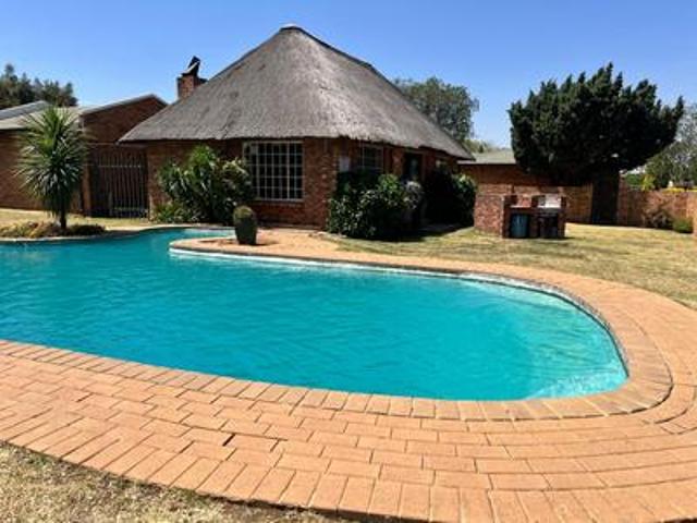 Townhouse for rent in Ekurhuleni, Gauteng