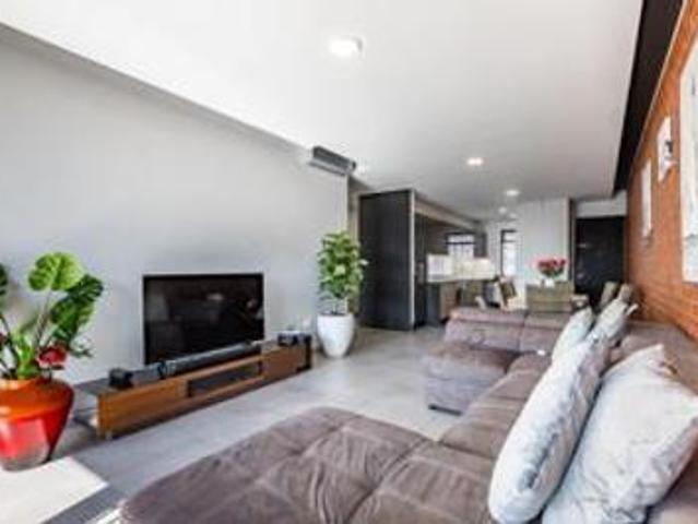 Apartment for rent in Waterkloof, Gauteng