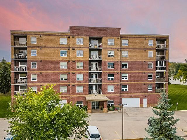 Condo for sale in Crosshill, Ontario