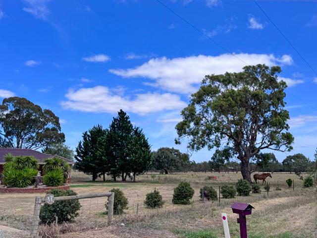 Cottage for sale in Camerons Creek, Victoria