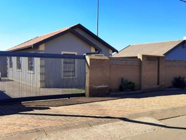 House for sale in Mohlakeng, Gauteng