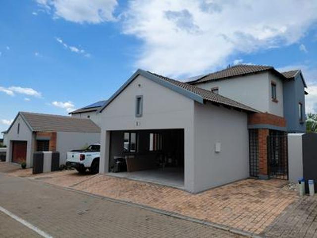 House for sale in Waterkloof, Gauteng