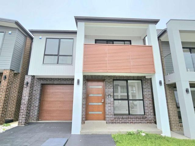 Townhouse for rent in Riverstone, Sydney