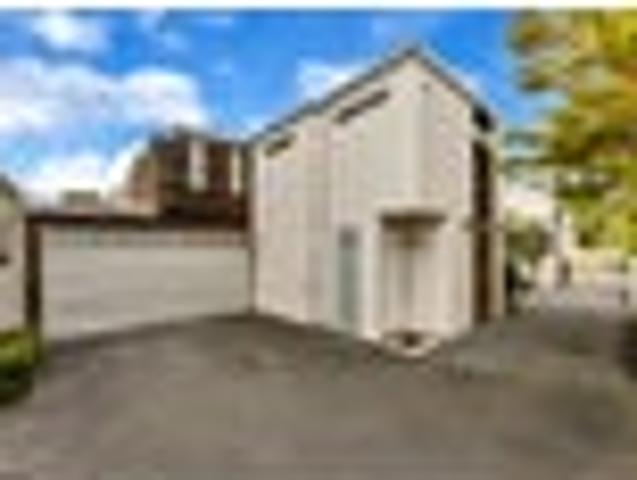 Townhouse for sale in Heathcote, Canterbury
