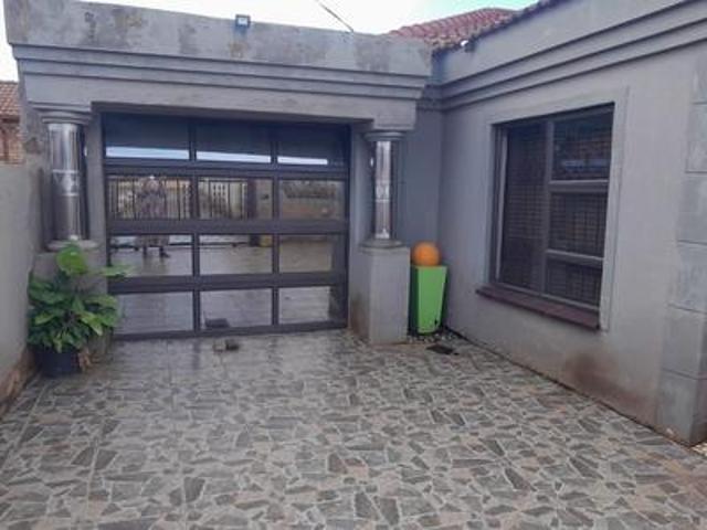 House for sale in Waterkloof, Gauteng