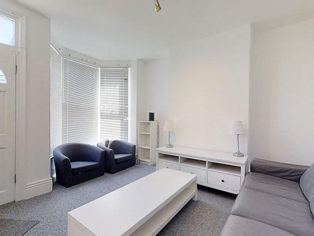 Room for rent in Lowfield, South Yorkshire