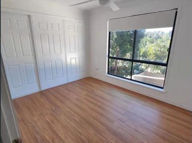 Townhouse for rent in Sinnamon Park, Greater Brisbane