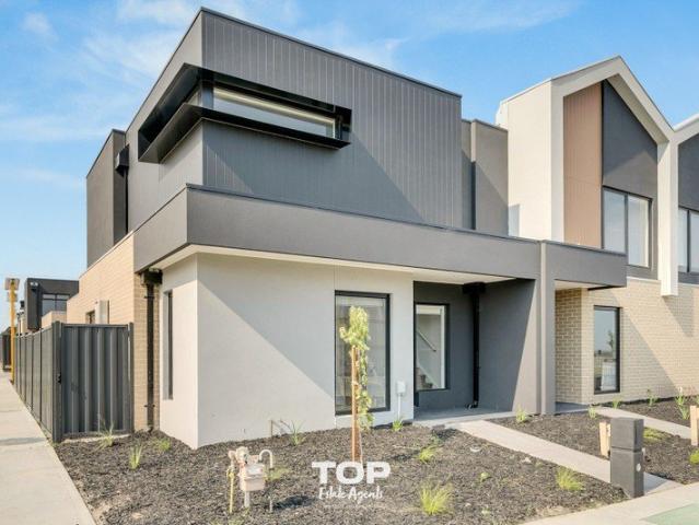 Townhouse for rent in Clyde North, Melbourne
