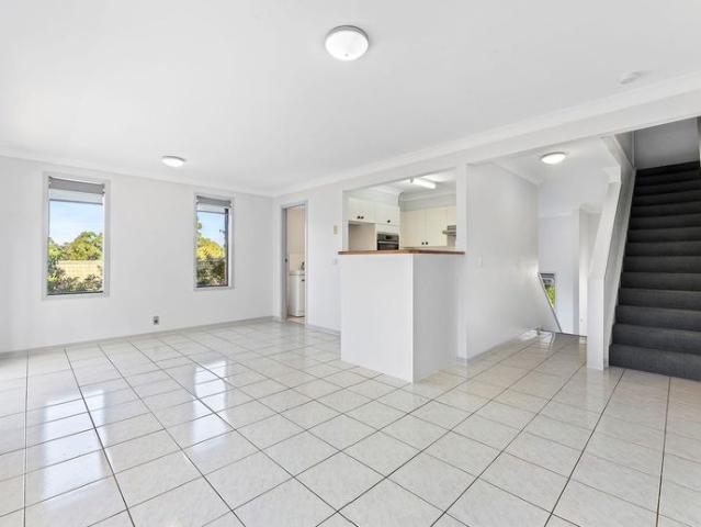 Townhouse for rent in Denhams Beach, New South Wales