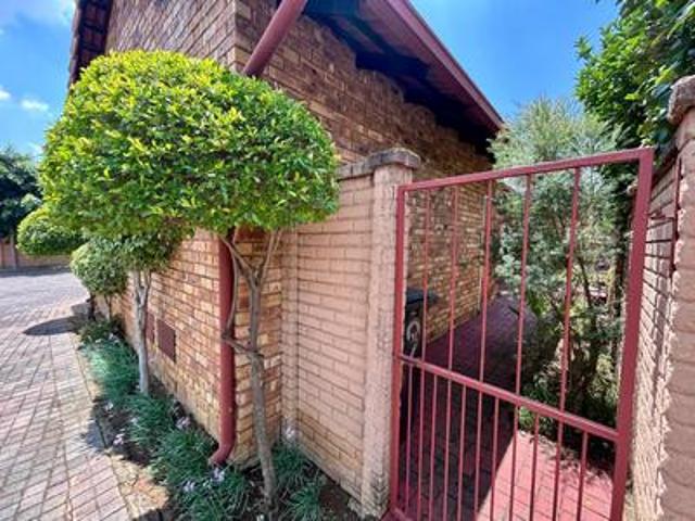 Townhouse for sale in Waterkloof, Gauteng