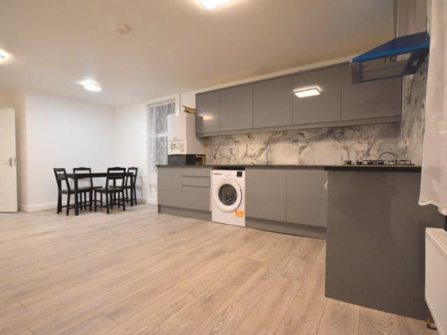 Apartment for rent in Furzedown, Greater London