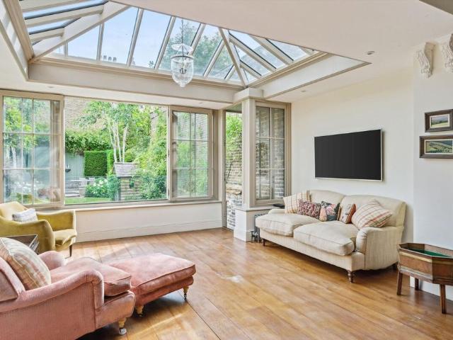 Townhouse for rent in Notting Hill, Greater London