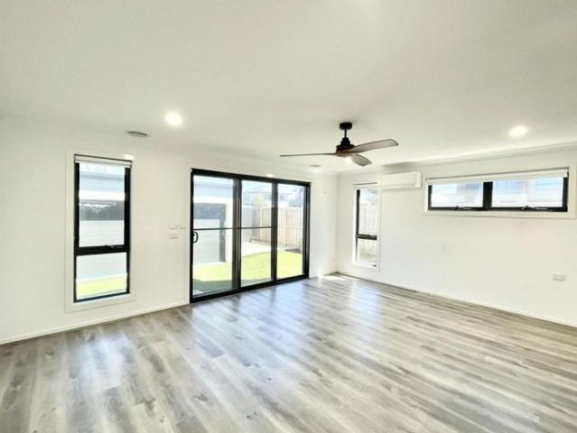 Townhouse for rent in WestWood Walk, Melbourne