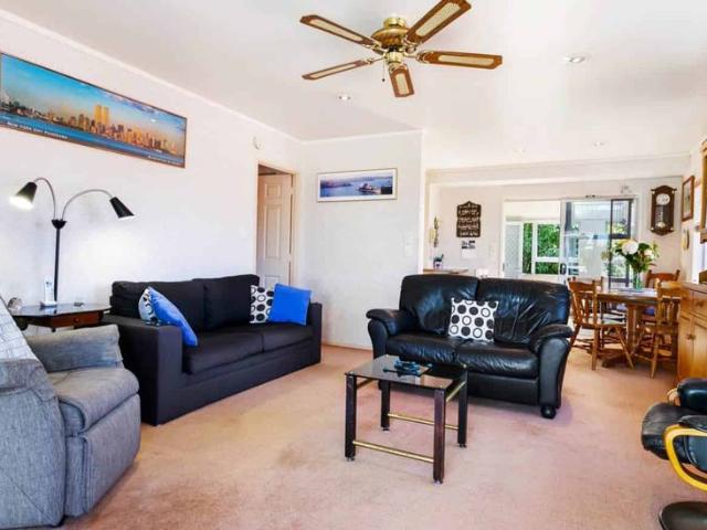 House for rent in Waitakere, Auckland