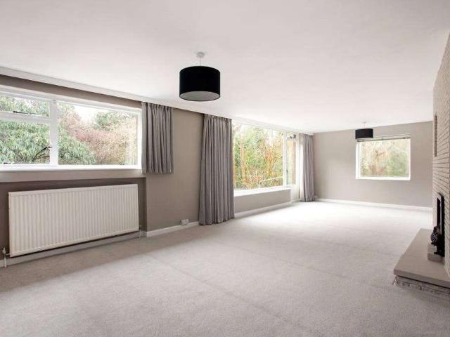 House for rent in Hatching Green, Five Acres