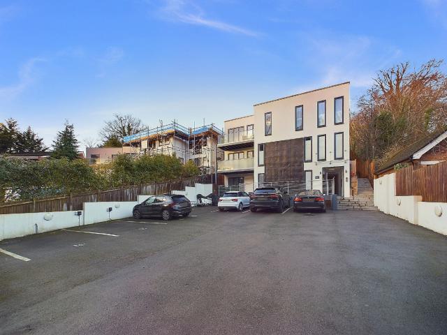 Apartment for rent in Elmstead, Greater London