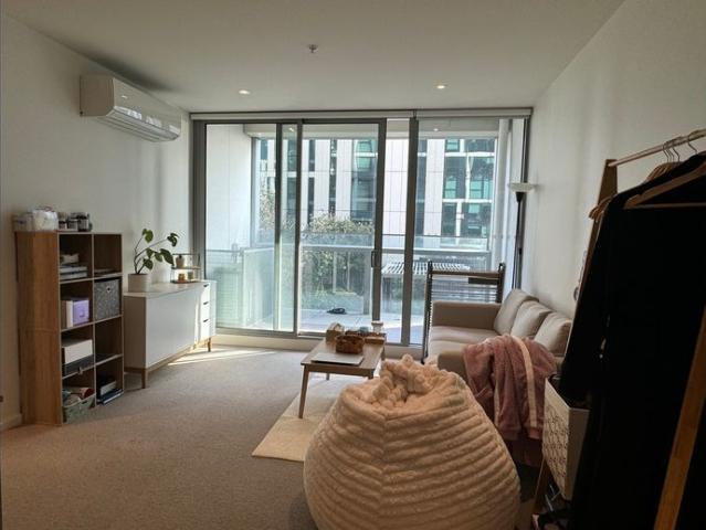 Apartment for rent in Victoria Harbour, Melbourne