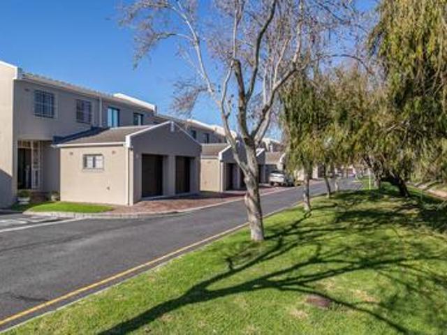 Townhouse for sale in Cape Town, Diep River