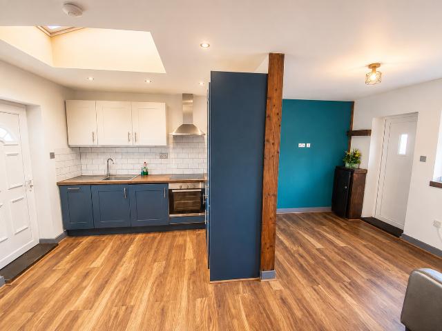 Apartment for rent in Hollinwood, Pendock