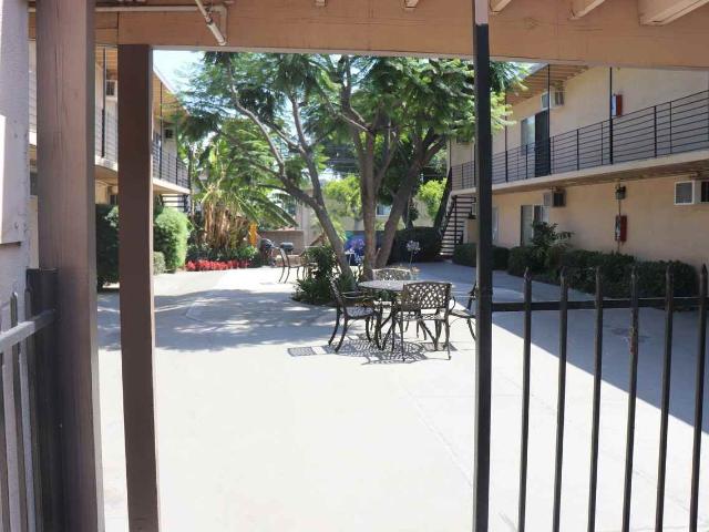 Apartment for rent in Monrovia, California