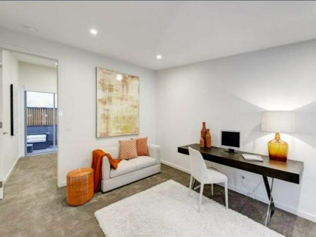 House for rent in Beacon Cove, Melbourne