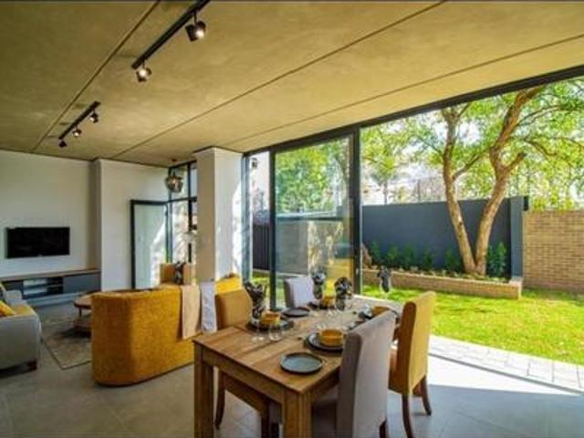 Townhouse for rent in Waterkloof, Gauteng