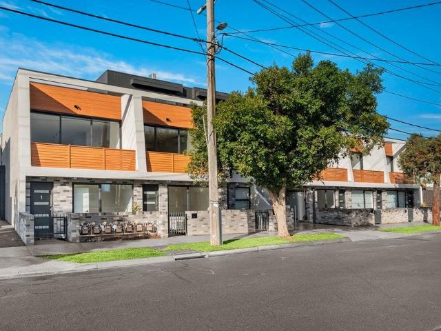 Townhouse for rent in Reservoir, Melbourne