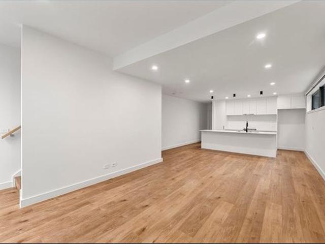 Townhouse for rent in Reservoir, Melbourne