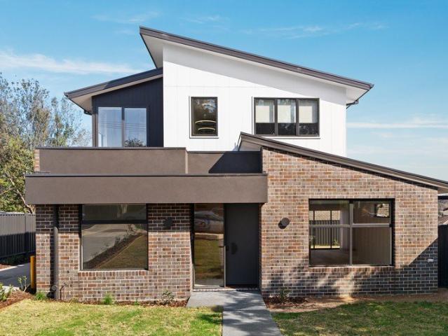 Townhouse for rent in Macleod, Melbourne