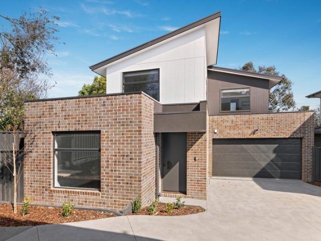 Townhouse for rent in Macleod, Melbourne